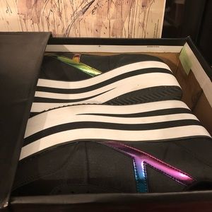 👠Dolls Kill YRU Sneakers Size 9 OOS